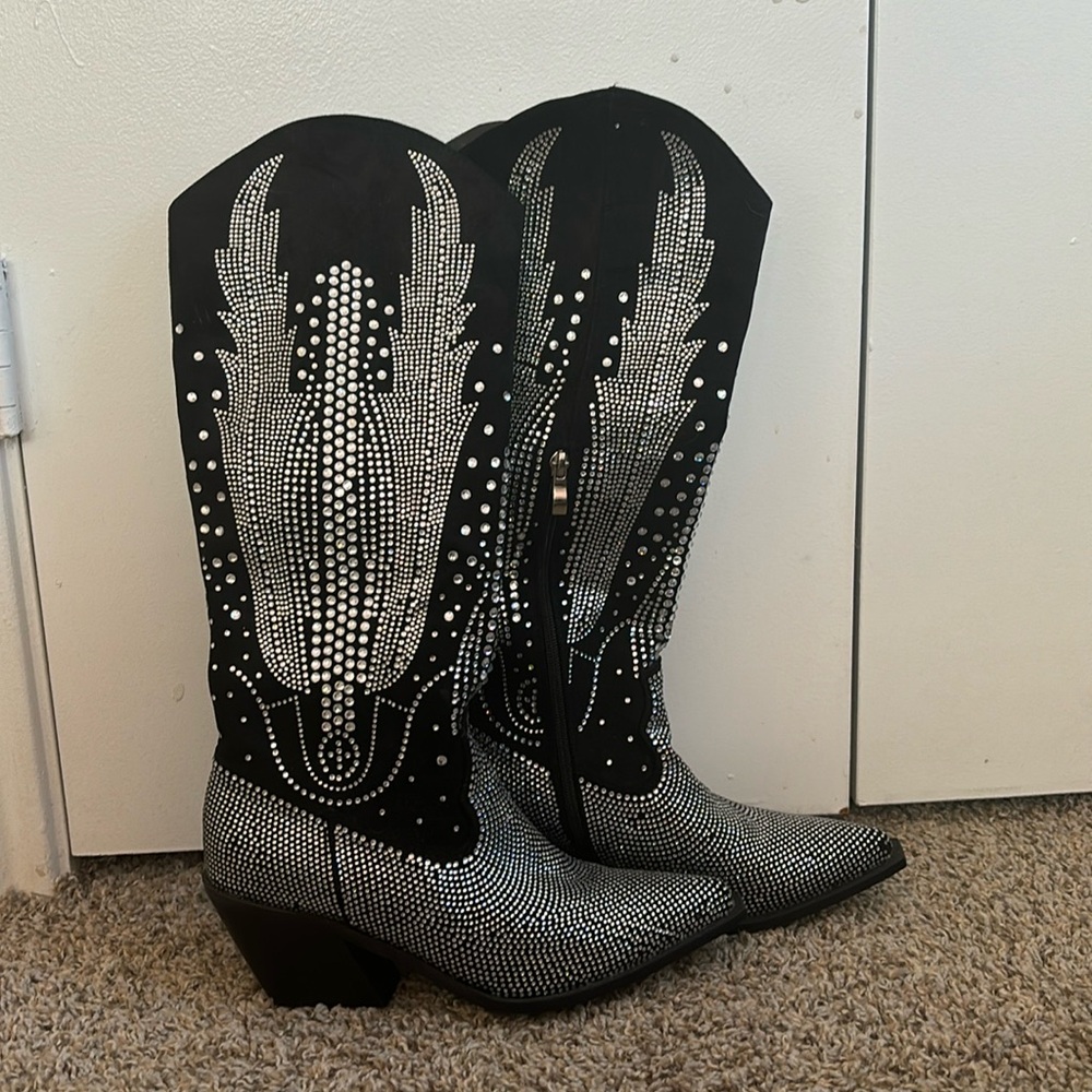 Black Glittery Cowgirl Boots 👢